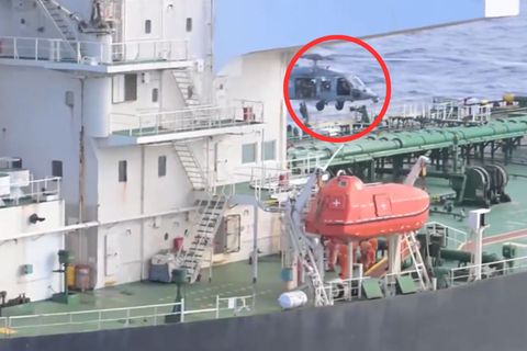 US-Soldaten kapern Schatten-Tanker per Helikopter