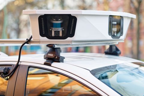 Auf dem Dach des Autos sind Kameras montiert. (Symbolbild) Foto: Uwe Anspach/dpa