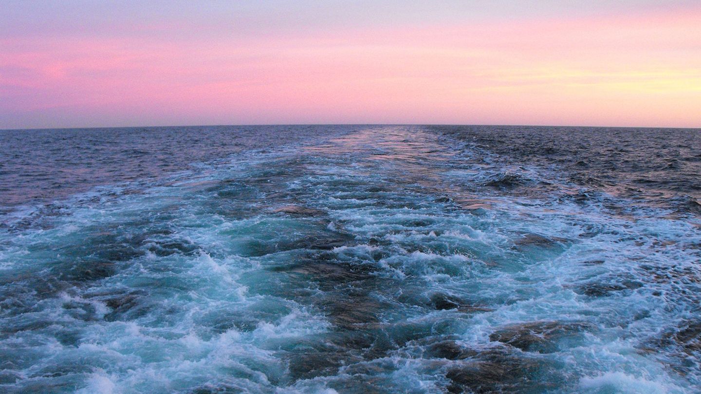 Vor allem große Schiffen wirbeln mit ihrem Kielwasser das Meer kräftig auf. Foto: Ronja Strehlau/CAU/dpa