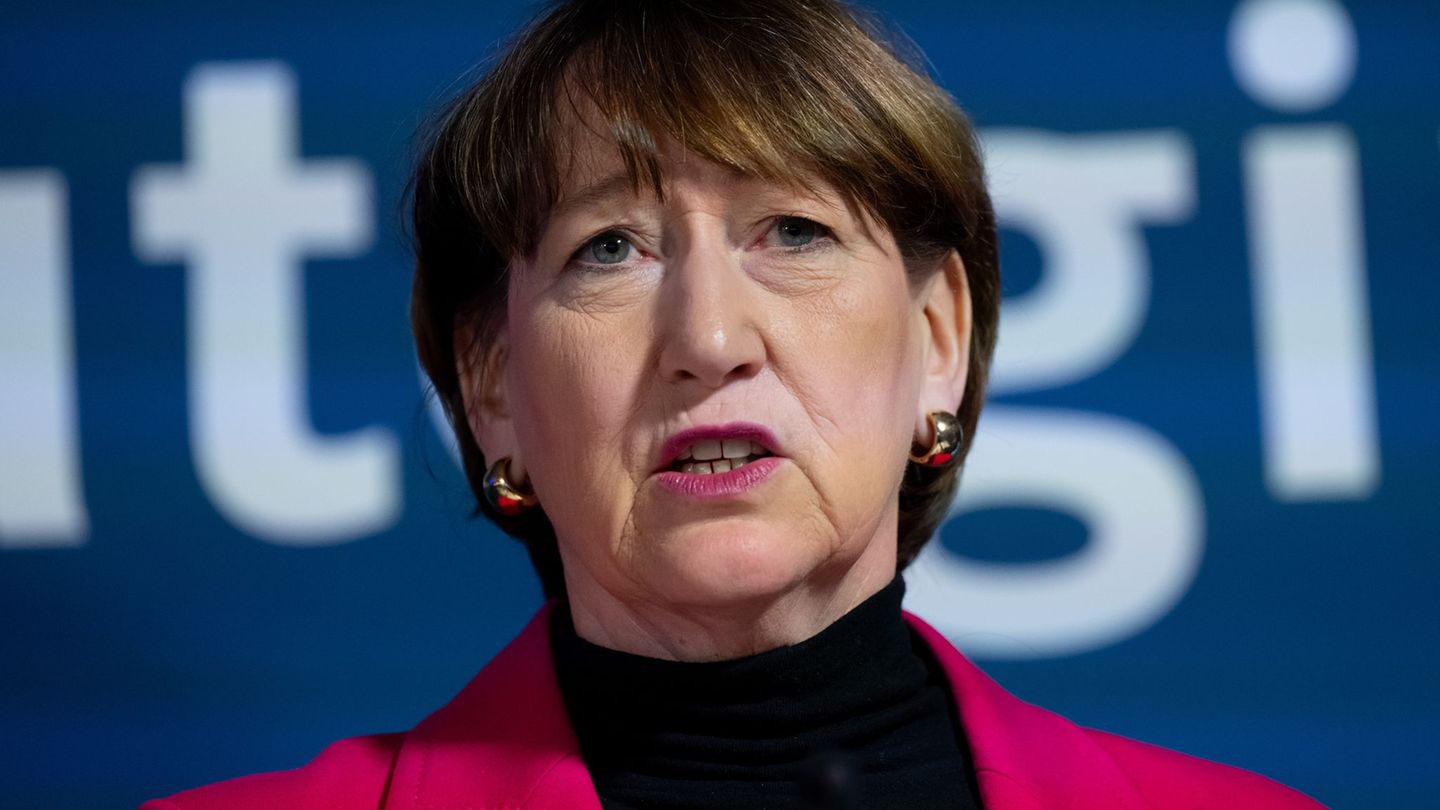 VDA-Chefin Hildegard Müller warnt vor weiteren Stellenverlagerungen der Autoindustrie ins Ausland. (Archivbild) Foto: Sven Hoppe