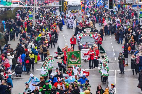 Der "Zug der fröhlichen Leute" fand am Sonntag statt. Foto: Patrick Pleul/dpa