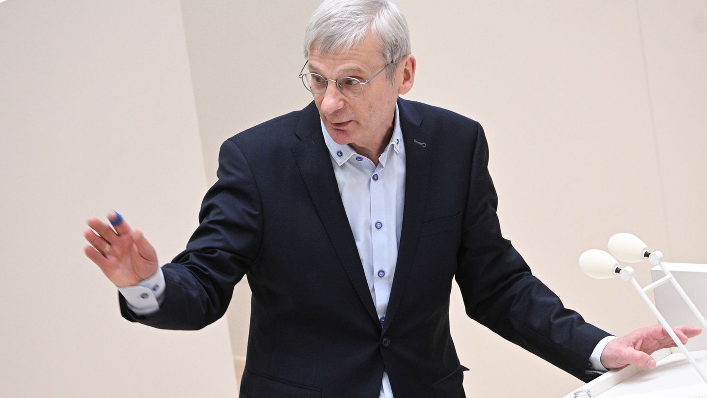 Brandenburgs AfD-Fraktionschef Hans-Christoph Berndt hält die Identitäre Bewegung nach eingen Worten nicht für rechtsextremistis