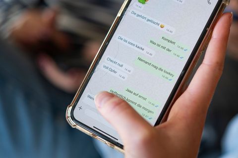 Die EU-Kommission hat einen Aktionsplan gegen Cybermobbing im Internet vorgestellt. (Symbolbild) Foto: Marijan Murat/dpa