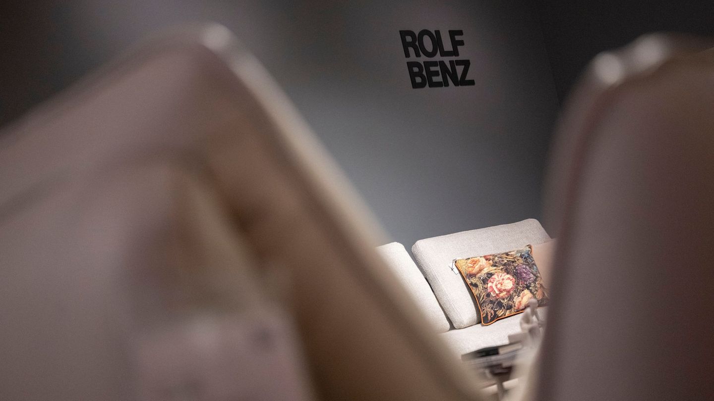 Der Möbelhersteller Rolf Benz bekommt wieder deutsche Eigentümer. Foto: Marijan Murat/dpa