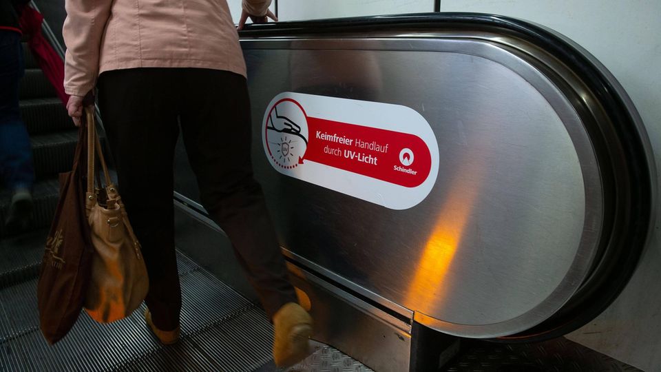 Rolltreppe bricht ein und verletzt Frau schwer: "Das ist alles heruntergekommen"