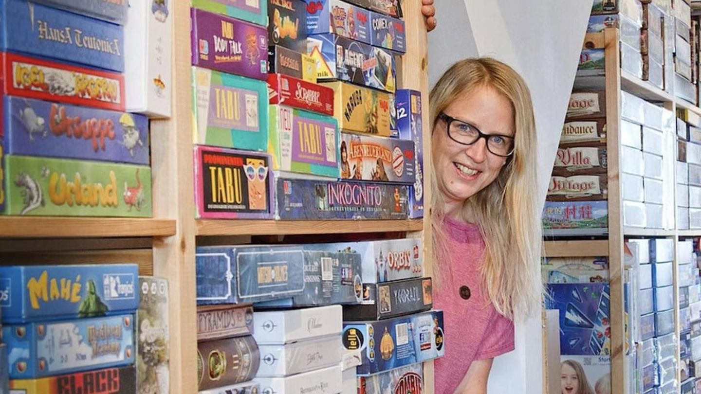 Inka Brand ist eine der erfolgreichsten Spielautorinnen Deutschlands und veröffentlichte mit ihrem Mann mehr als 180 Spiele, darunter die preisgekrönte "Exit"-Reihe.