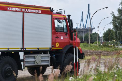 Gegen 21.00 Uhr war die Bombe erfolgreich entschärft. (Symbolbild) Foto: Marcus Golejewski/dpa