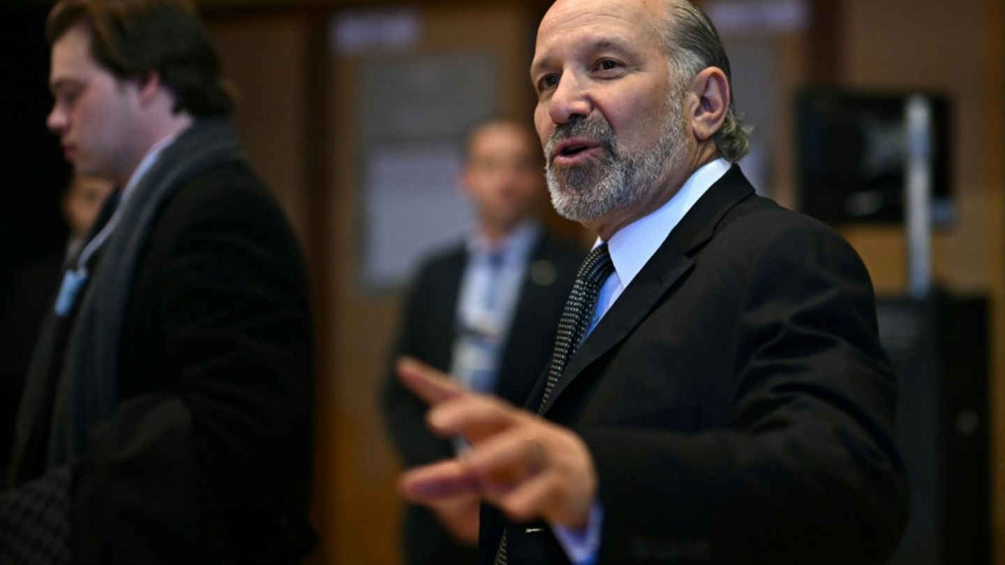 US-Handelsminister-Lutnick-r-umt-Besuch-auf-Epstein-Insel-ein