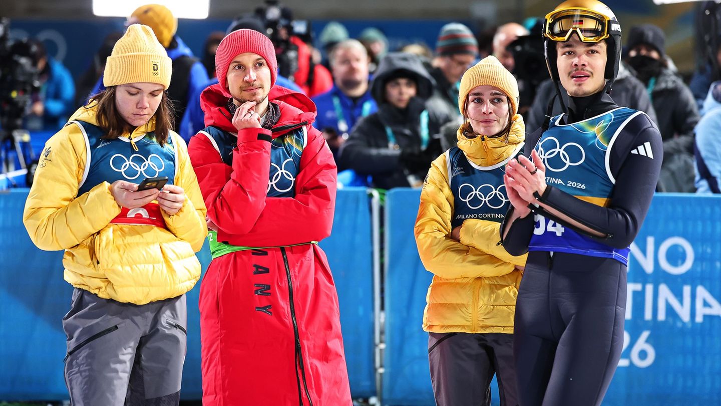 Das deutsche Skisprung-Team war nach Platz vier enttäuscht. Foto: Daniel Karmann/dpa