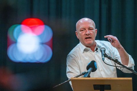 Joachim Wolbergs, ehemaliger Oberbürgermeister von Regensburg, hat bei einem Infoabend seine Sicht auf den gegen ihn bevorstehen