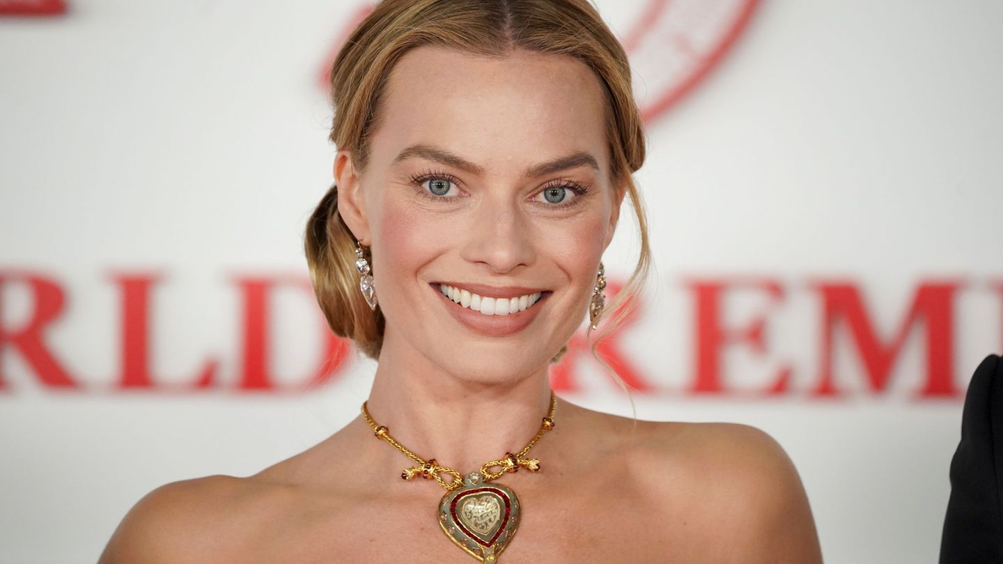 Margot Robbie hatte auf schlechtes Wetter im englischen Yorkshire gehofft. Foto: Jordan Strauss/Invision/AP/dpa