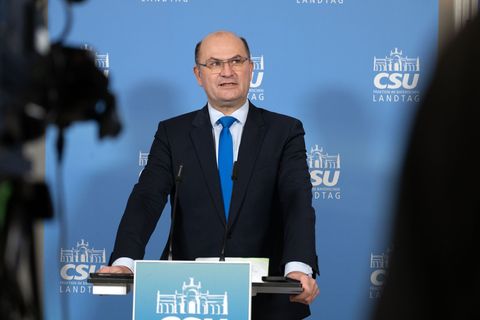 Bayerns Finanzminister Albert Füracker (CSU) erwartet für den Freistaat keinerlei Rechtsfolgen nach dem Karlsruher Urteil zu ver