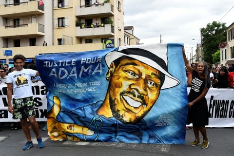 Demonstration für Adama Traoré