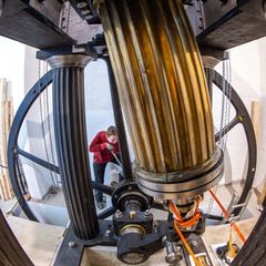 Über das große Schwungrad der Dampfmaschine wurden damals mehrere Maschinen betrieben. Foto: Jens Büttner/dpa