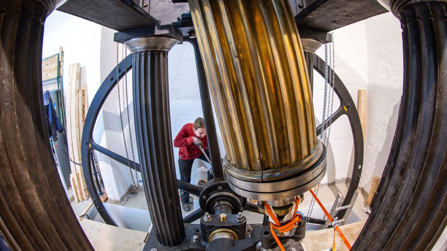 Über das große Schwungrad der Dampfmaschine wurden damals mehrere Maschinen betrieben. Foto: Jens Büttner/dpa