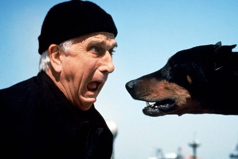 Schauspieler Leslie Nielsen in "Die nackte Kanone 2½".