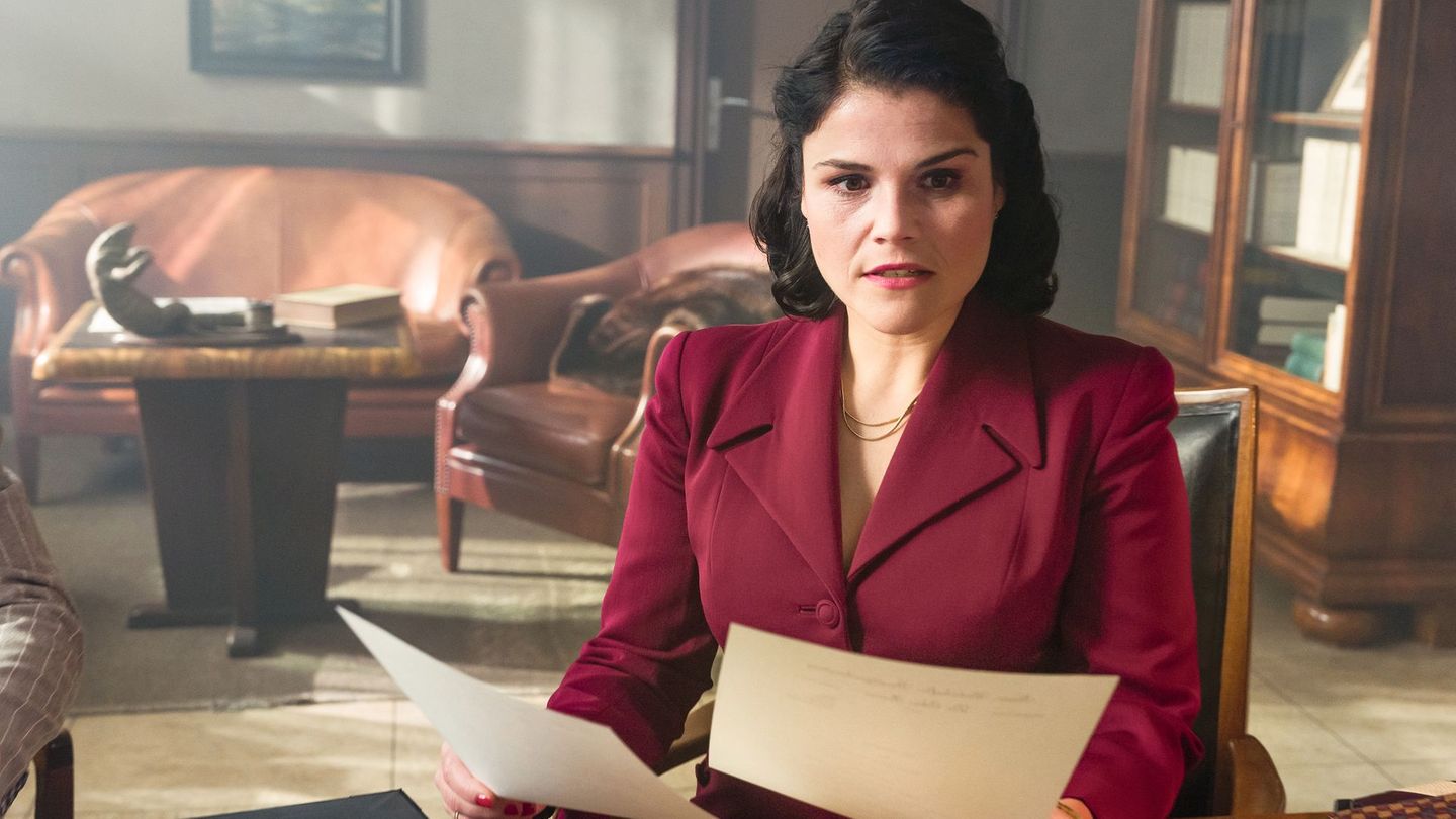 Anna Burda (Katharina Wackernagel), die sich später "Aenne" nannte, will Verlegerin werden – und selbstbestimmt ihr Magazin führen.