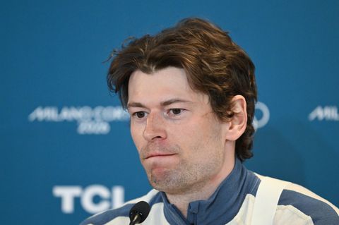 Leagreid musste auch bei der Pressekonferenz Fragen zu seinem Geständnis beantworten. Foto: Hendrik Schmidt/dpa