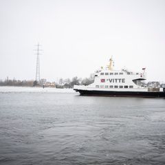 Die "Vitte" wieder im Fähreinsatz von und nach Hiddensee. Foto: Philip Dulian/dpa