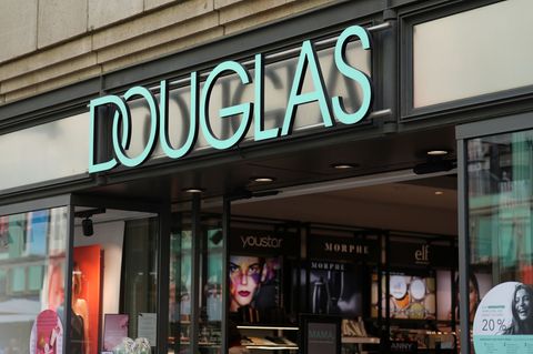 Die Parfümeriekette Douglas hat in Deutschland etwa 340 Filialen. Foto: Marcus Brandt/dpa