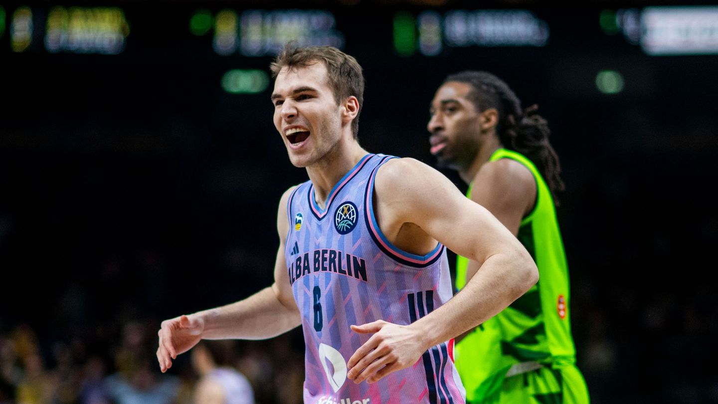 Albas Malte Delow bejubelt den vorzeitigen Viertelfinaleinzug gegen Bursa Foto: Julius Frick/dpa