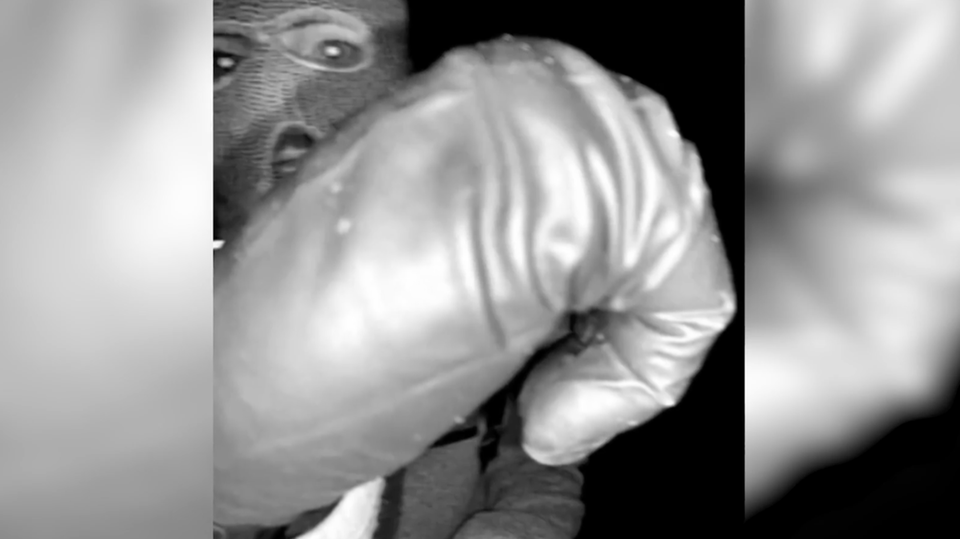 Foto von maskiertem Tatverdächtigem