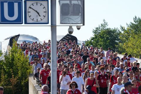 Weil der Nahverkehr stark eingeschränkt ist, sollten die Fans für den Weg zum Münchener Stadion mehr Zeit einplanen. (Archivbild