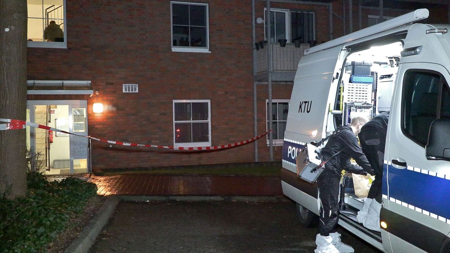 Nach der Tat nahm die Polizei den Tatort unter der Lupe, auch Kriminaltechniker nahmen ihre Arbeit auf. Foto: Justin Brosch/dpa