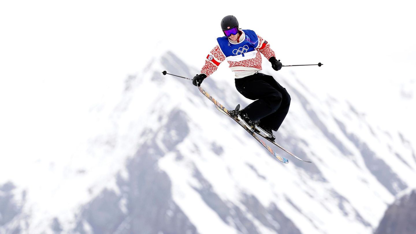 Beim Slopestyle macht der norwegische Freestyle-Skier Birk Ruud eine gute Figur