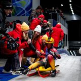 Jubel beim deutschen Team: Im Einsitzer rodelt Julia Taubitz zum Sieg