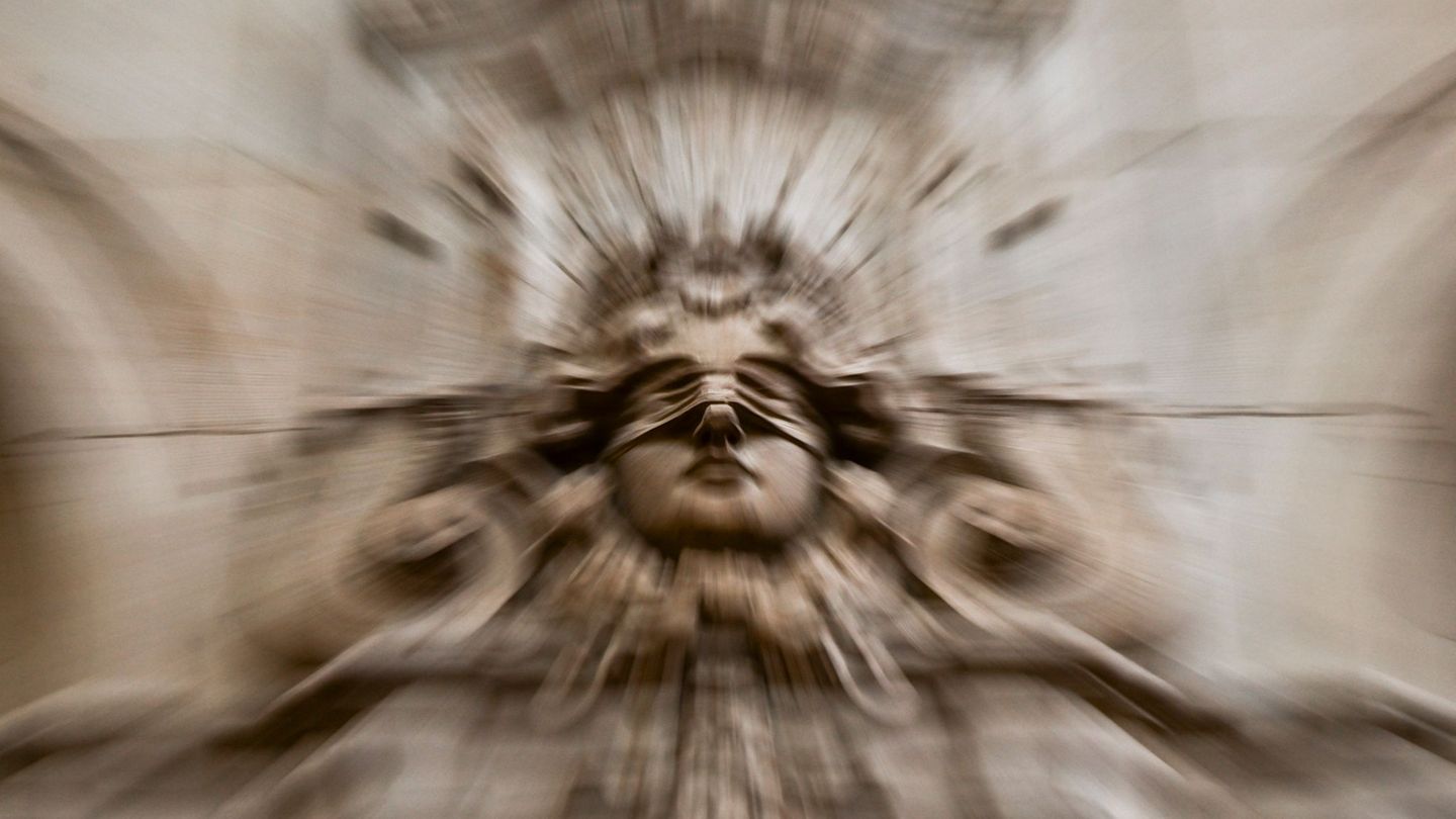 Nach einer Justizpanne ist ein wegen Vergewaltigung verurteilter Mann auf freiem Fuß. (Illustration) Foto: Jens Kalaene/dpa