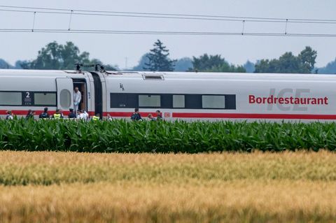 Für den mutmaßlichen Axt-Angreifer aus einem ICE in Niederbayern hat die Staatsanwaltschaft einen Antrag auf dauerhafte Unterbri