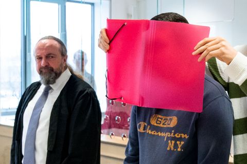 In dem Sicherungsverfahren geht es auch um die Frage, ob der geständige 23-Jährige dauerhaft in einer forensischen Psychiatrie u