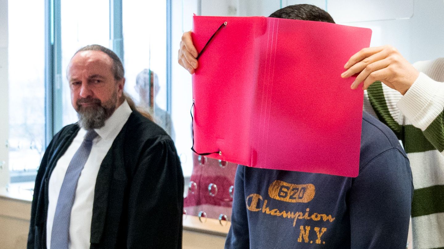 In dem Sicherungsverfahren geht es auch um die Frage, ob der geständige 23-Jährige dauerhaft in einer forensischen Psychiatrie u