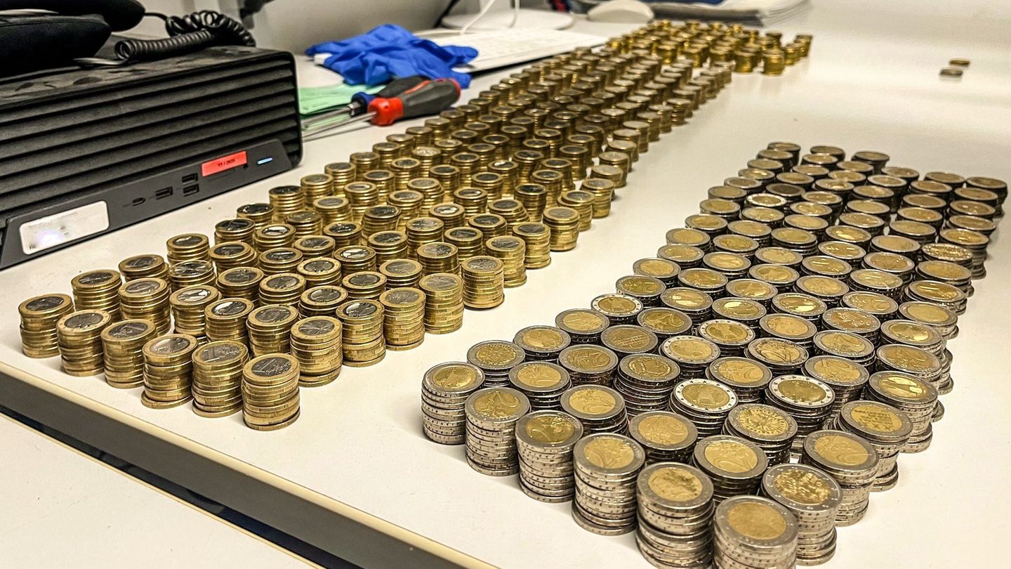 Die Polizei Berlin hatte Hunderte Geldmünzen in einem Kinderwagen gefunden. Foto: Polizei Berlin/dpa