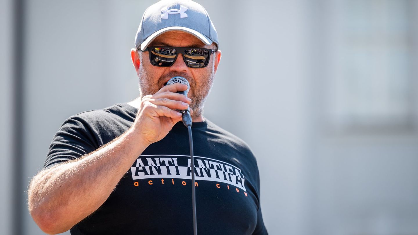 Christian Klar ist zur Fahndung ausgeschrieben. (Archivbild) Foto: Jacob Schröter/dpa