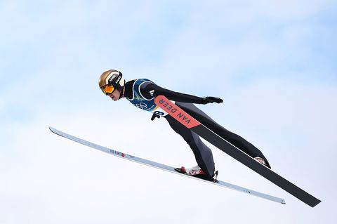 Vinzenz Geiger brachte sich beim Skispringen in eine gute Ausgangsposition, für Edelmetall reichte es trotzdem nicht. Foto: Dani