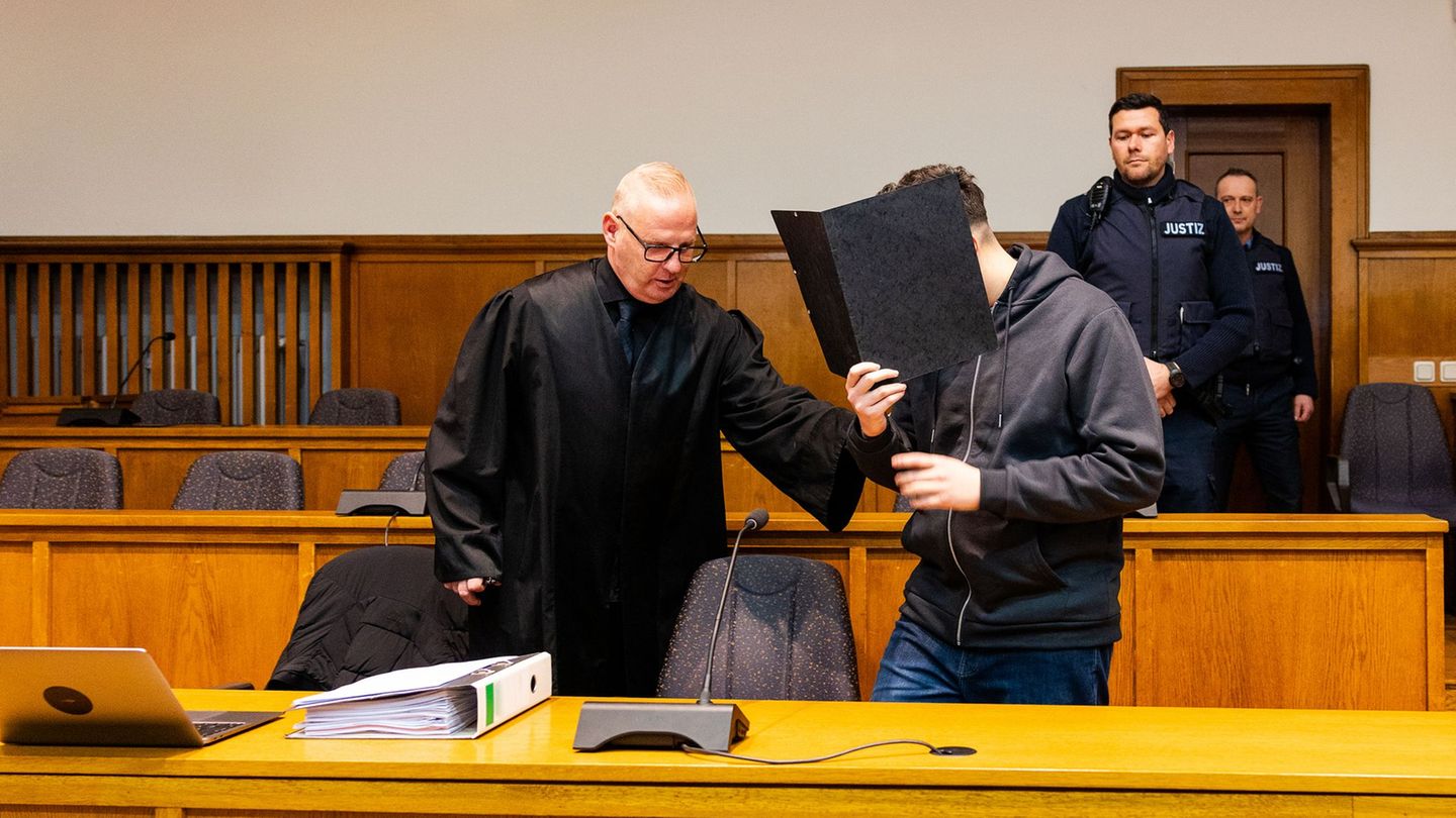 Der Prozess hat mit der Anklage und der Einlassung des Angeklagten begonnen. Foto: Laszlo Pinter/dpa