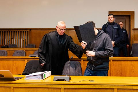 Der Prozess hat mit der Anklage und der Einlassung des Angeklagten begonnen. Foto: Laszlo Pinter/dpa