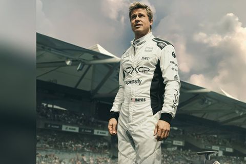 Brad Pitt spielt in "F1" den erfahrenen Rennfahrer Sonny Hayes, der nach langer Abwesenheit mit dem fiktiven Team APXGP in die