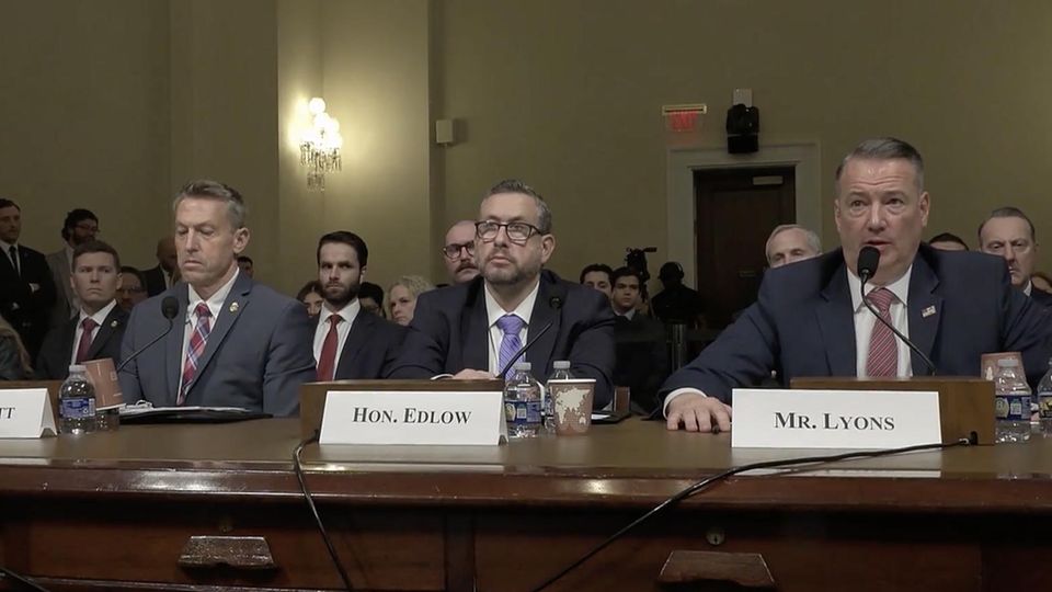 Behörden der US-Regierung müssen sich im Kongress Fragen stellen.