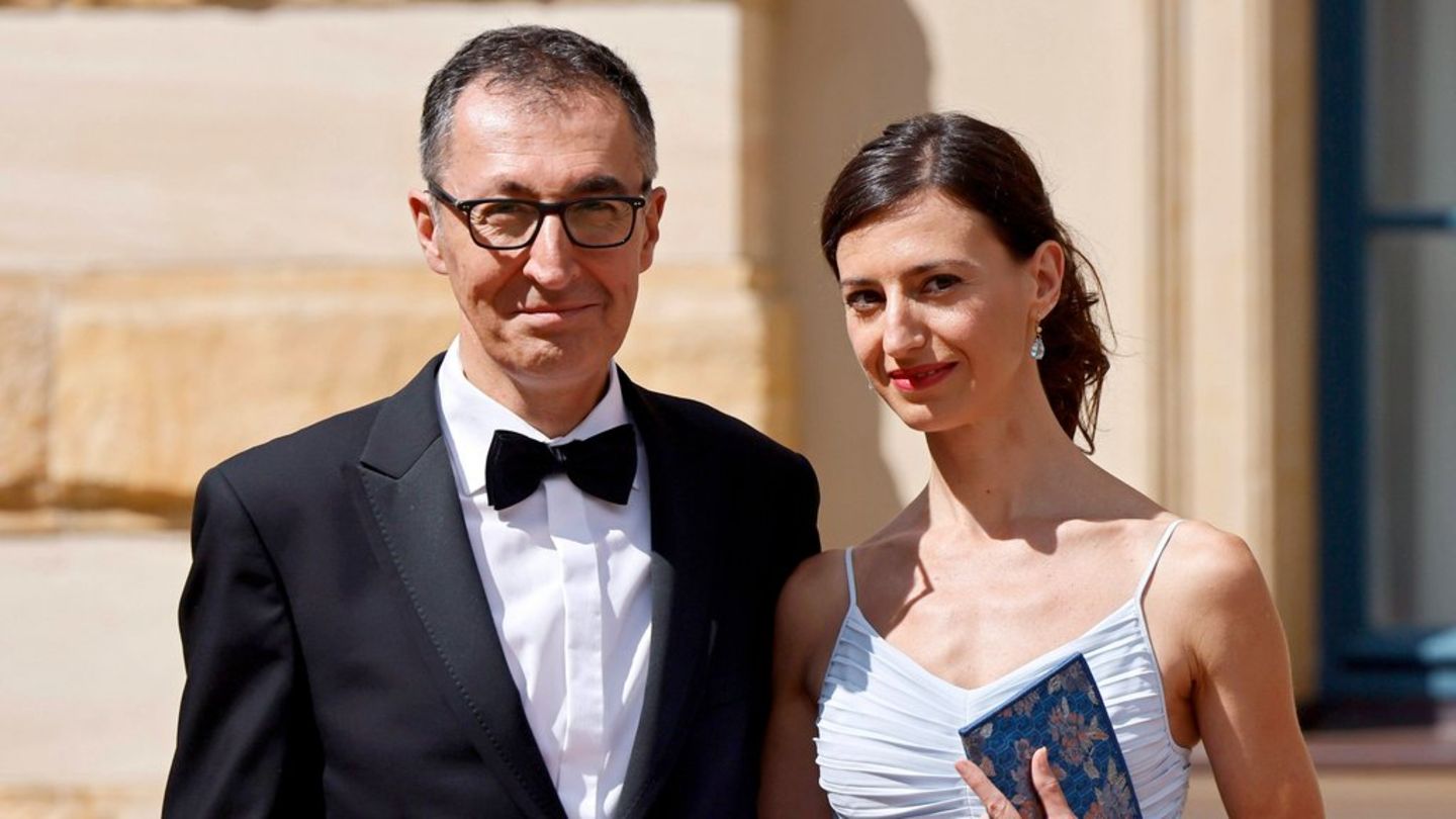 Cem Özdemir und Flavia Zaka bei den Richard-Wagner-Festspielen 2025.