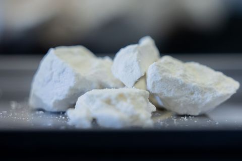 Unter anderem Amphetamin haben Polizisten im Reisekoffer einer Autofahrerin auf der A6 gefunden. (Symbolbild) Foto: Rolf Vennenb