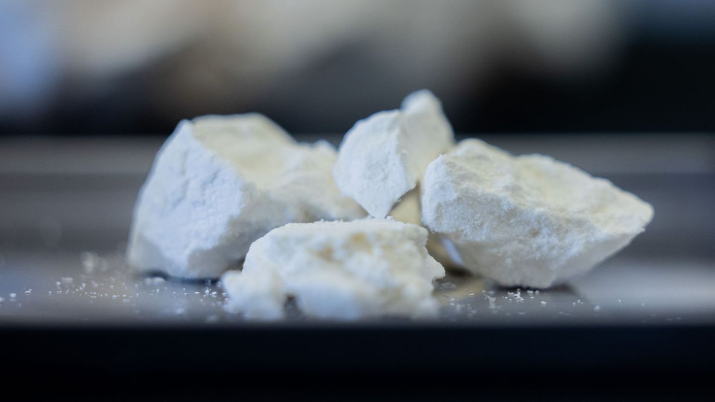 Unter anderem Amphetamin haben Polizisten im Reisekoffer einer Autofahrerin auf der A6 gefunden. (Symbolbild) Foto: Rolf Vennenb