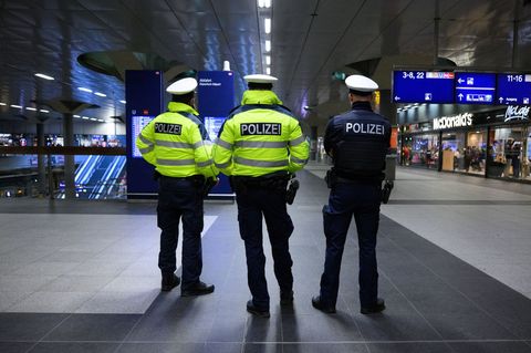 Die Bundespolizei hat Tausende Fahrgäste an Bahnhöfen kontrolliert. (Symbolbild) Foto: Bernd von Jutrczenka/dpa