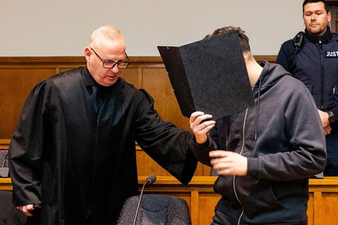 Völklingen: Der Angeklagte soll laut Staatsanwaltschaft 17 Schüsse auf den Polizisten abgefeuert haben