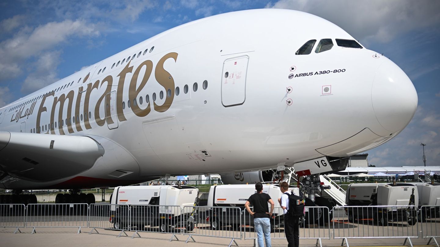 Die Fluggesellschaft Emirates würde gerne nach Berlin fliegen, will dafür aber keinen ihrer bisherigen deutschen Ziele aufgeben.