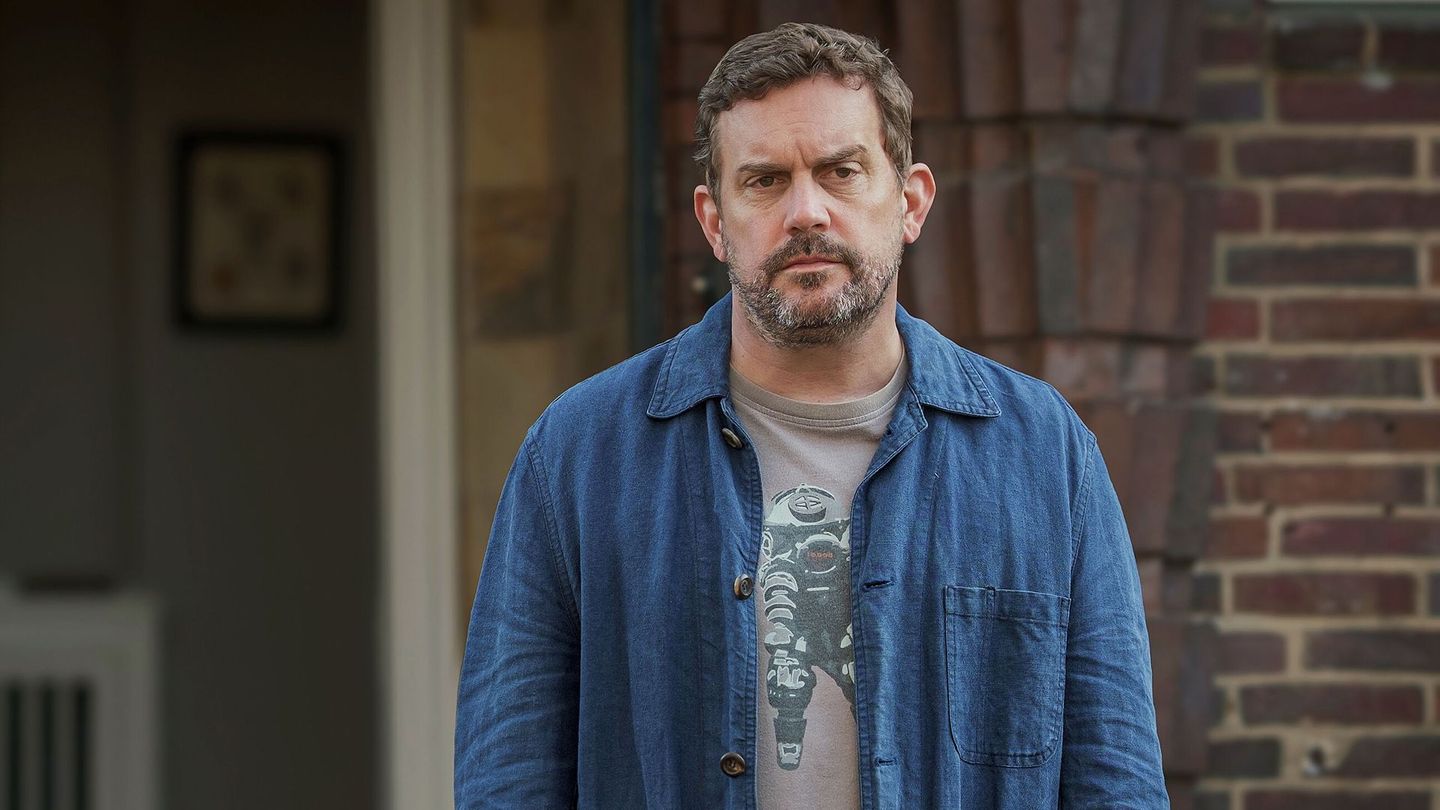 Sebastian Bezzel verkörpert Hannes, einen Familienvater, der in "Die Ältern" in eine ordentliche Krise abrutscht.