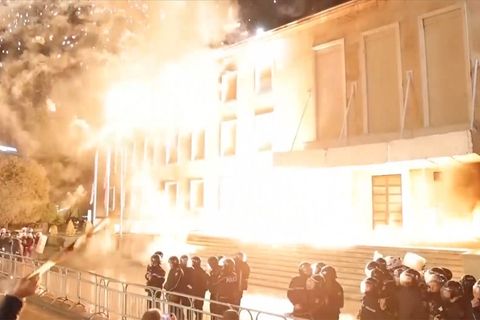 Albanien: Molotow-Cocktails treffen Regierungsgebäude in Tirana – Wut über Korruption