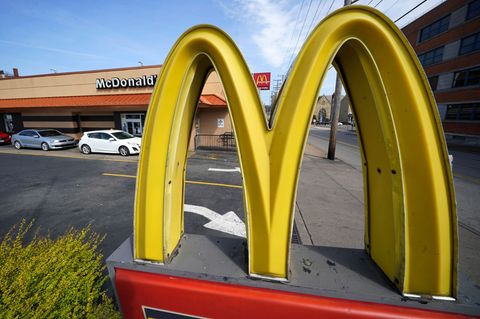 McDonald's und andere Fast-Food-Ketten führten mehr günstigere Menü-Optionen in den USA ein. (Archivbild) Foto: Gene J. Puskar/A